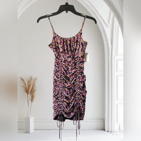 Live to be Spoiled Dresses & Skirts - Live To Be Spoiled Floral Ruched Dress Size Small